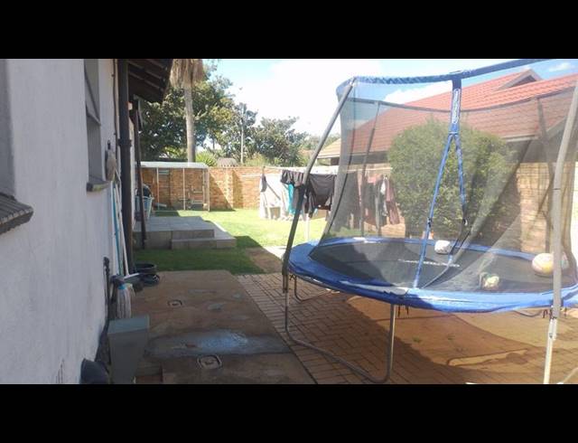 5 BEDROOM HOUSE FOR SALE IN GREENHILLS